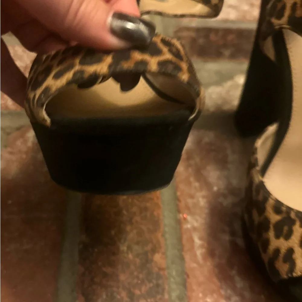 Women’s SM‎ Leopard Print Platform Open Toe Shoes. Size 8.